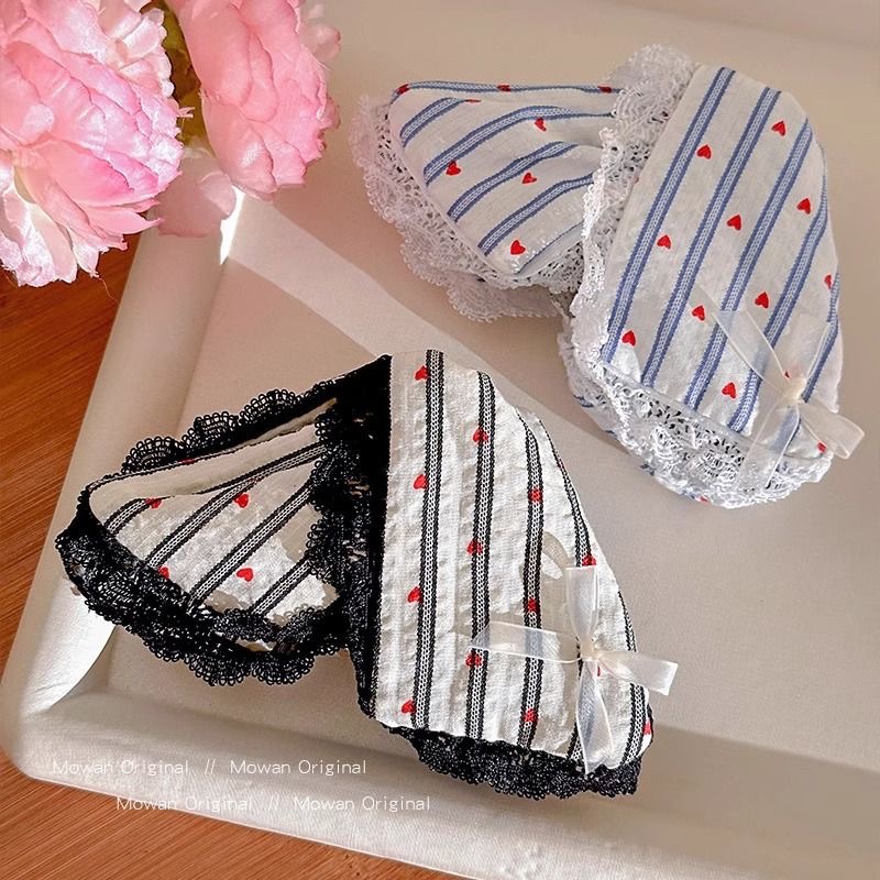 A new style of refreshing striped heart-shaped hairpin, a triangular hairpin, a large shark clip, and a semi-curly hair clip Application Scenario
