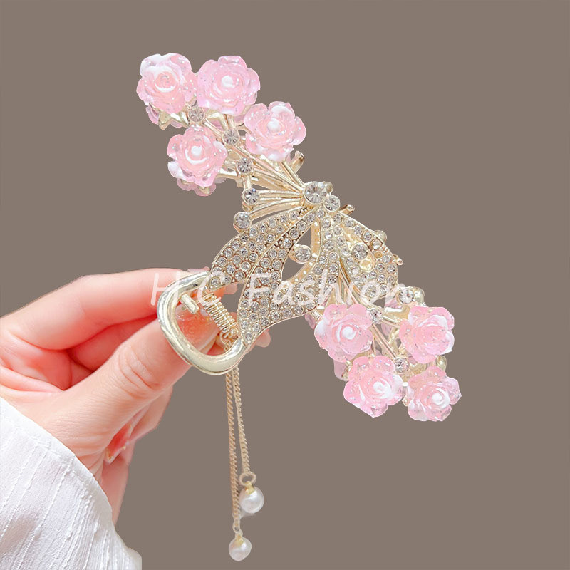 High-end floral tassel hair clips, new butterfly-style back clip, stylish large and versatile shark clip Application Scenario