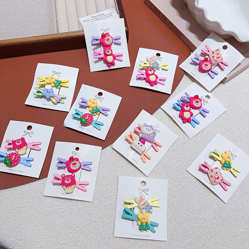 Pink and cute strawberry bear cross clip dopamine bangs clip side of the forehead hairpin accessory full figure
