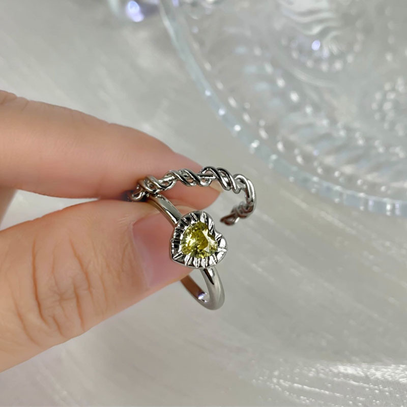 Heart-shaped yellow diamond zircon open ring, a niche design for women, exudes a sense of high-end fashion and individuality, and is a simple and stylish ring that follows the ins trend Specification drawing