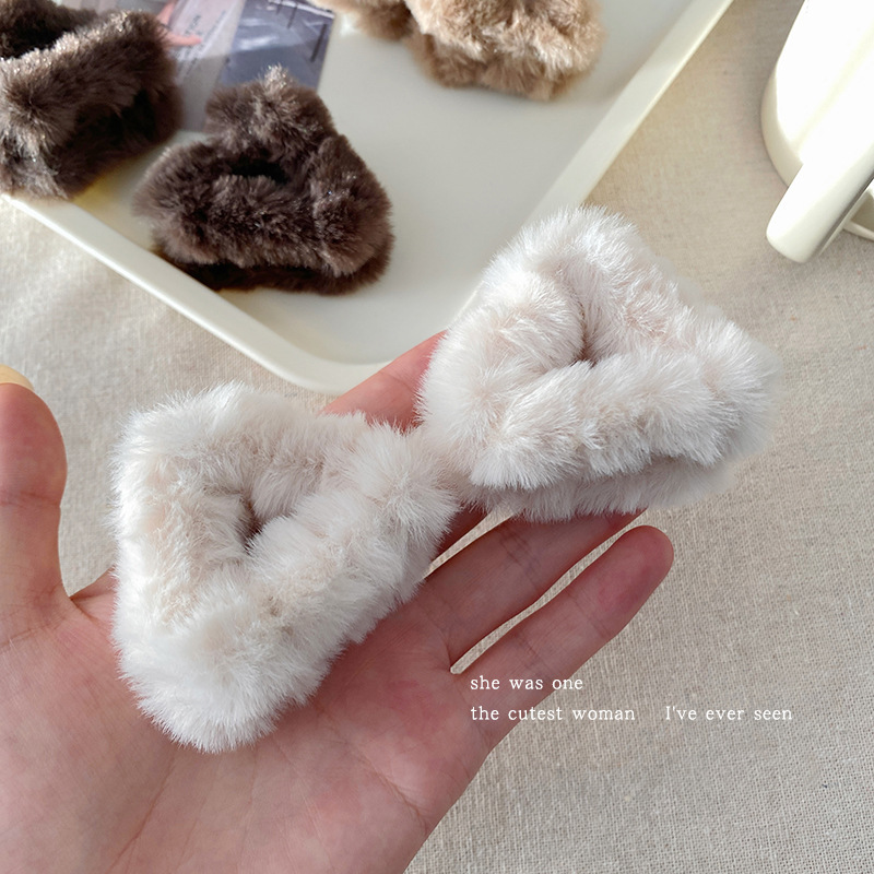 Cat-ear plush hair clips, bangs on the forehead, small scratch-off clips, cute furry hair clips, headwear, lambskin hair clips details Picture