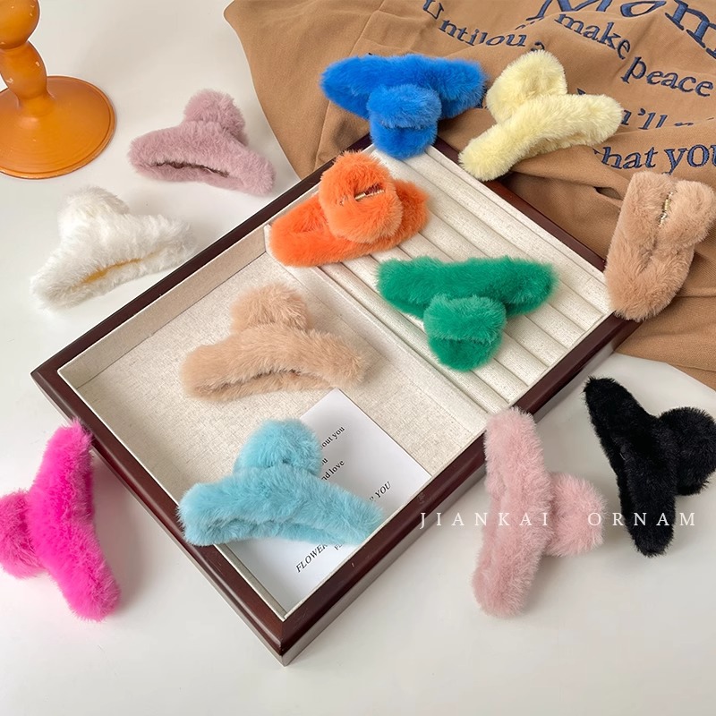 A cute rabbit-like hair clip, a medium-sized hairpin for women, a row of fluffy grabber, a small plush hair clip with the back of the head Specification drawing