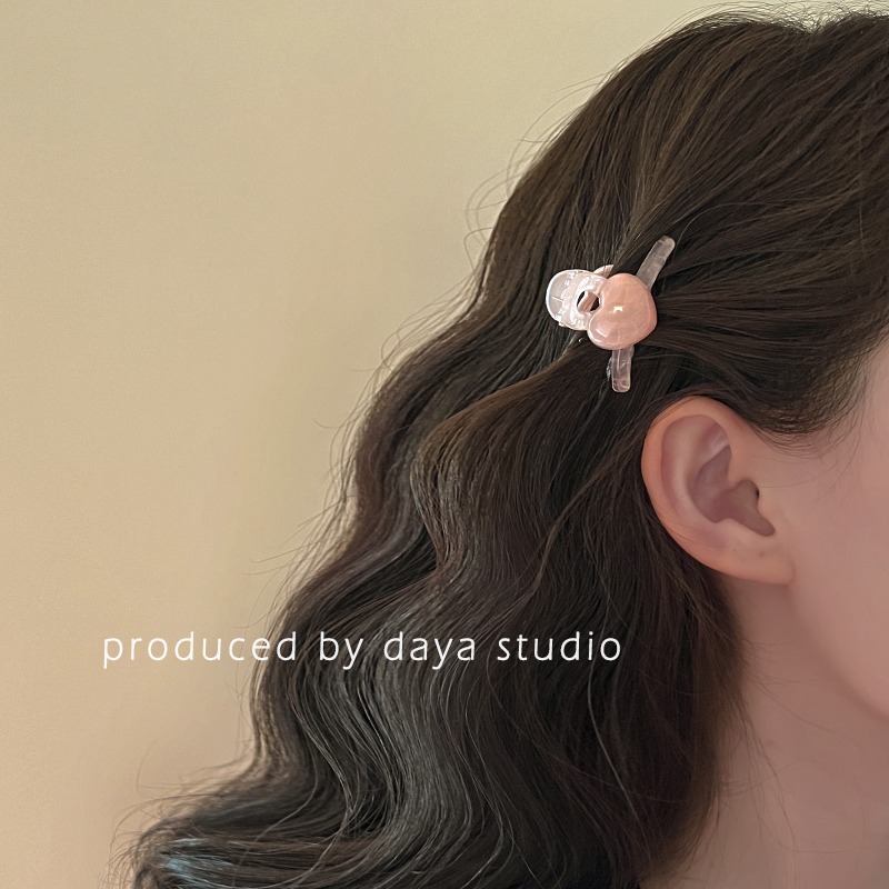 Simple heart-shaped gripper 2025 new style acrylic hair clip, hair accessory, high-end bangs clip, small shark clip, top clip details Picture
