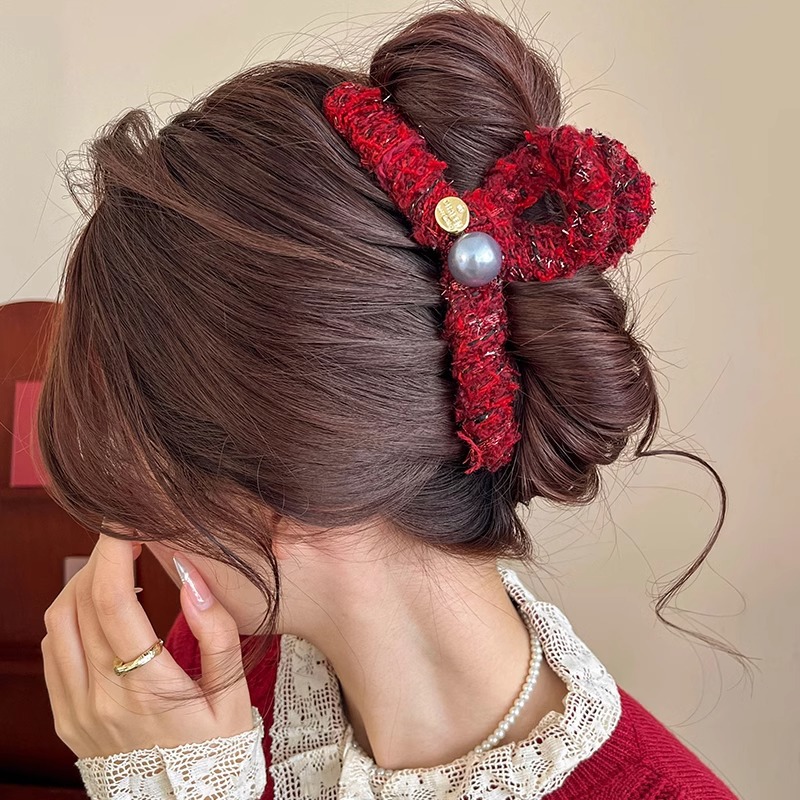 Ankela red plush hairpin for women's spring and summer, with a high-end touch, small chanel-style pearl grab clip, shark clip, large size and abundant hair volume Application Scenario