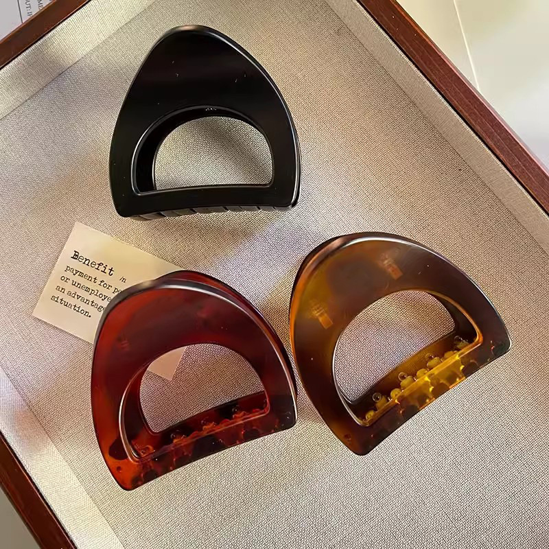 Simple semi-round high ponytail clip for women, 2025 new high-end style hairpin at the back of the head, summer shark clip headwear details Picture
