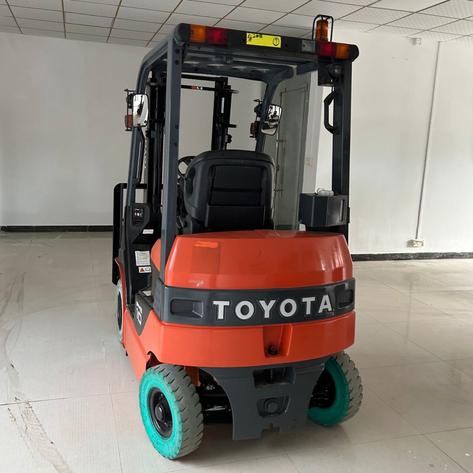 8FB10 TOYOTA electric forklift, original Toyota forklift, 1-ton Toyota electric forklift details Picture