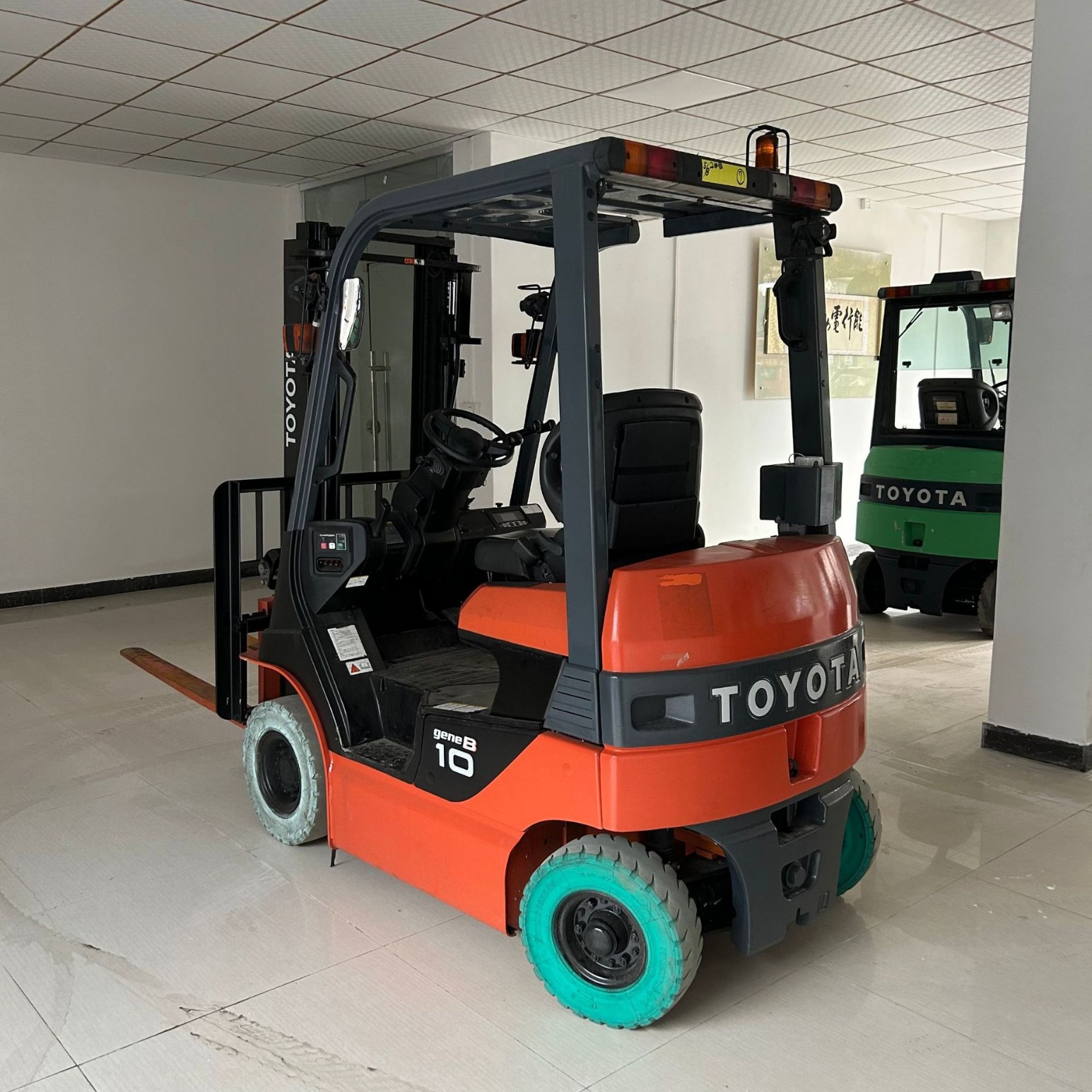 8FB10 TOYOTA electric forklift, original Toyota forklift, 1-ton Toyota electric forklift full figure