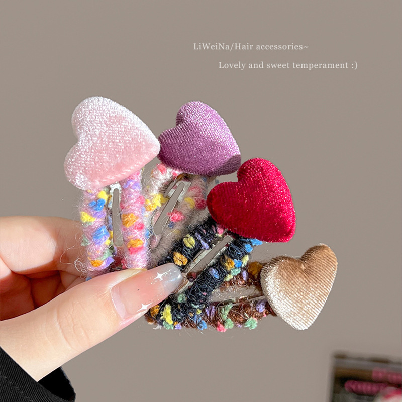 Heart-shaped wool hair clips for women, side clips for bangs, back of the head for loose hair, bb clips, plush hair clips for spring and summer Specification drawing