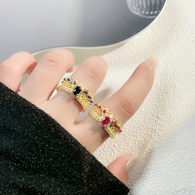 The antique style hollowed-out lace crown ring of the colored gemstone series is a retro, light luxury, high-end texture, versatile and niche ring Application Scenario