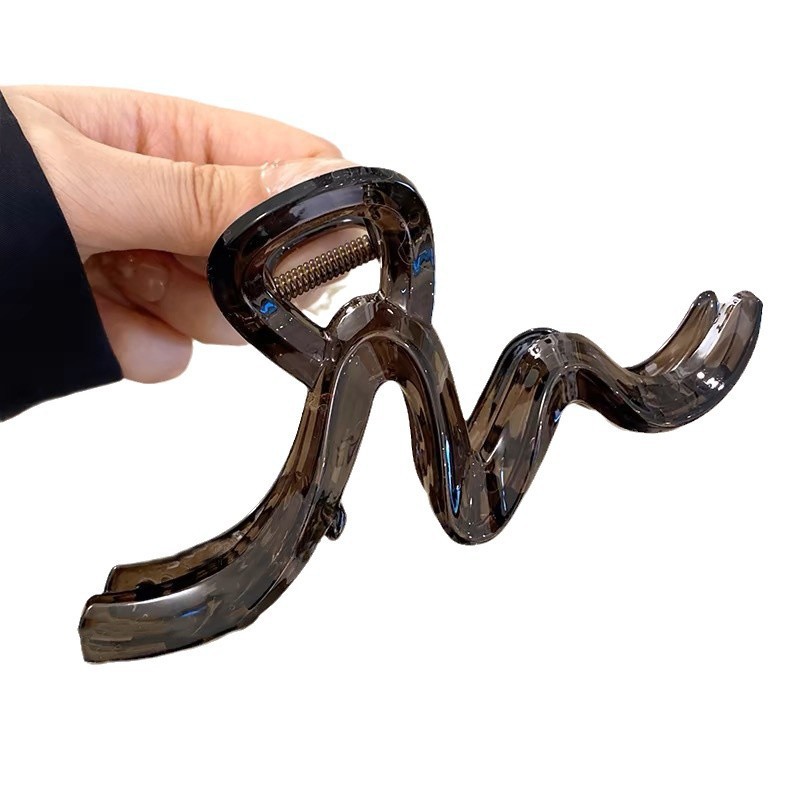 Simple wavy hair clip for women 2024 new high-end style, large hair volume, shark clip for the back of the head Item Picture