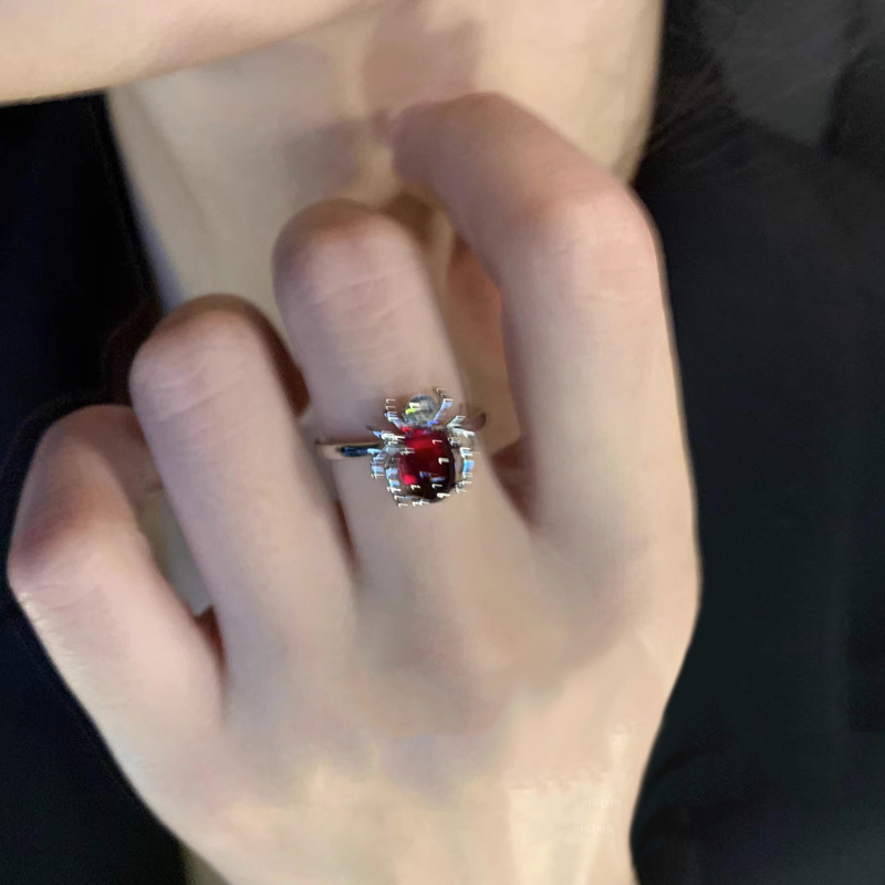 Hot girl, fashionable and individualistic Red spider open ring, adjustable for women, exquisite overlapping band ring, niche design, cold style Specification drawing