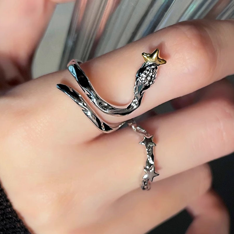 A light luxury snake-shaped ring with a niche design for women, exuding a sense of high-end fashion and individuality. A cold style three-piece set Specification drawing