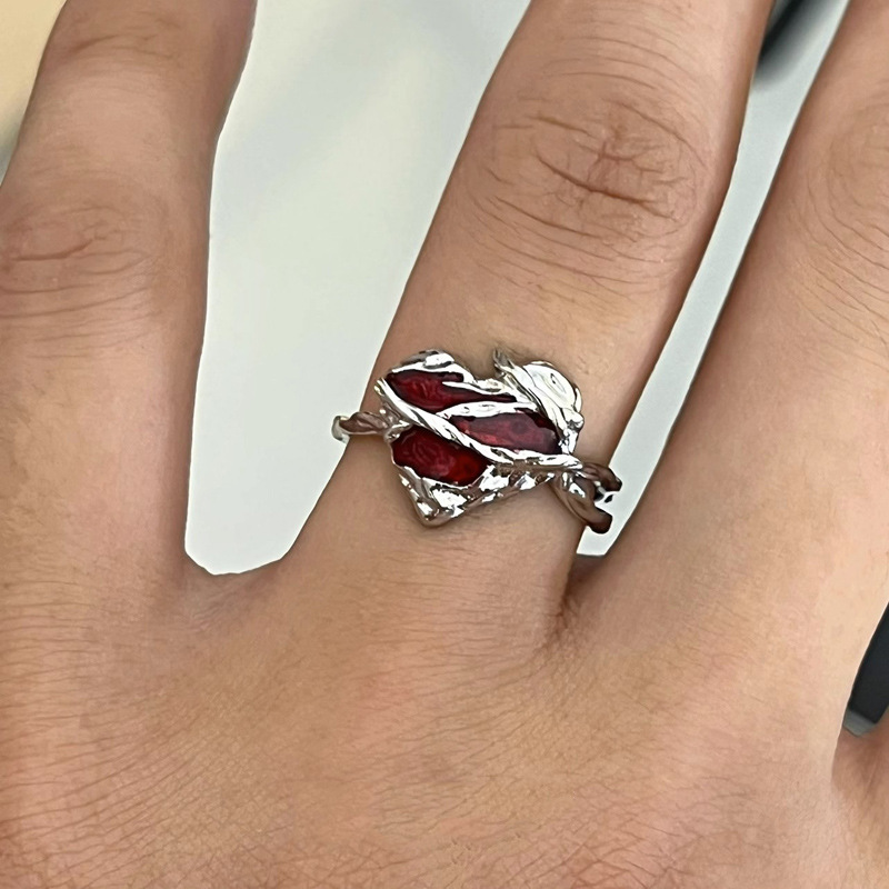 Irregular thorny red glazed heart-shaped opening ring, a unique and fashionable female hip-hop design ring with a distinctive style full figure