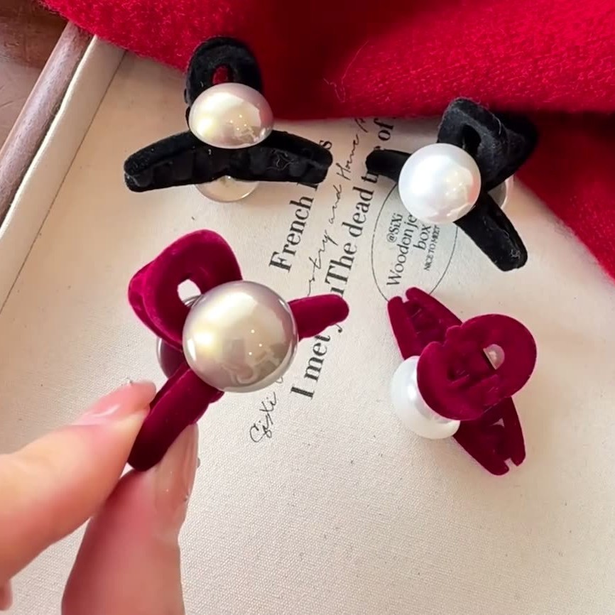 Velvet small grab clip, small diamond-encrusted pearl hair clip, hair accessory, side clip, forehead princess head, broken hair, bangs clip, hair clip details Picture