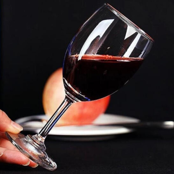 Ocean glass wine glass, classic tall wine glass, restaurant pear sweet wine glass LOGO Application Scenario