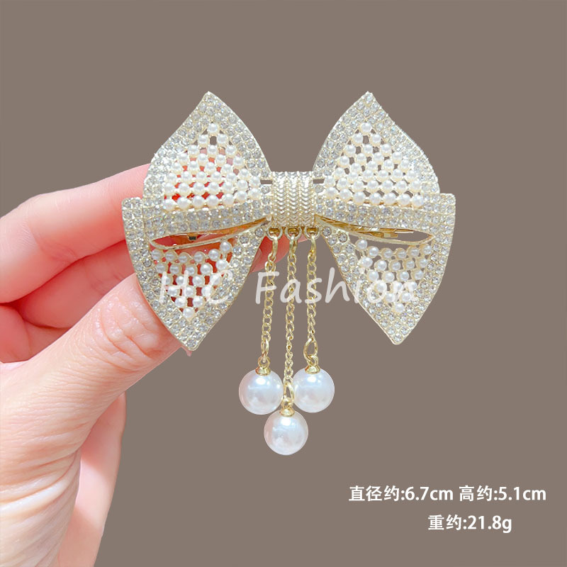 Bow tassel pearl clip headwear, half clip on the back of the girl's head, versatile spring hair clip, try the elegant hair clip Application Scenario