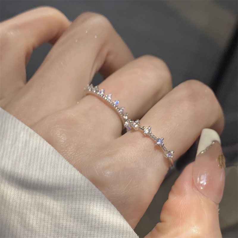 A new, exquisite and simple zirconia ring for women on Instagram, with a cold and elegant style, is a niche and light luxury layered ring details Picture