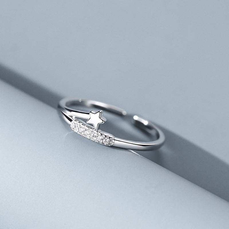 A simple and fresh star-opening ring for a Korean female best friend, cold and charming. A star-set zircon adjustable food ring Application Scenario