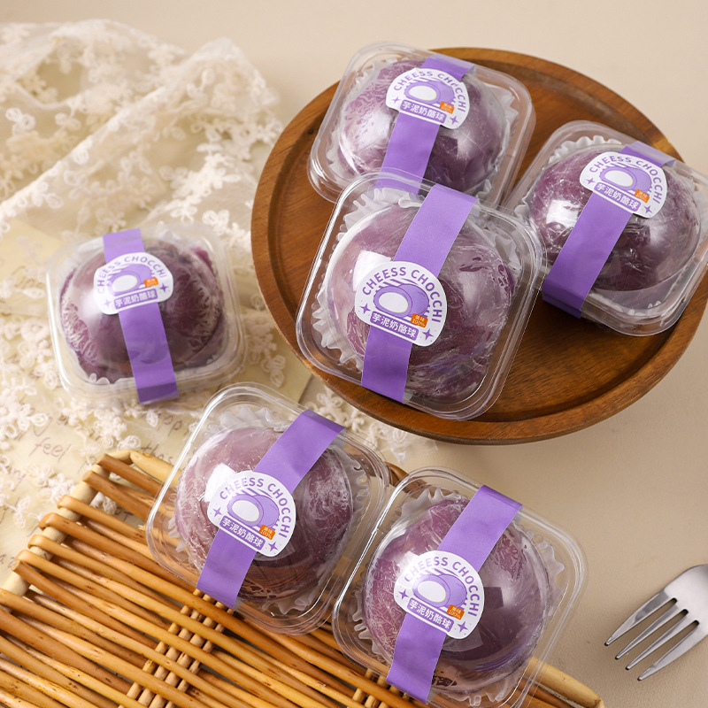 Each piece of taro paste cheese ball packaging box contains 80g egg yolk pastries, snow cream, green rice balls, and is a transparent baking box full figure