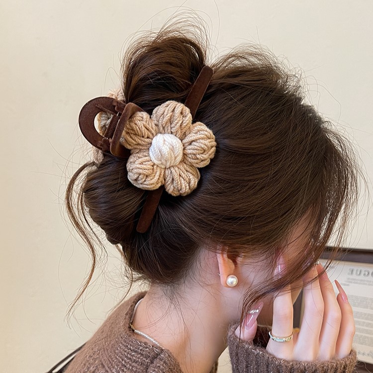 Spring and Summer woolen flower grappling clip, large shark clip, women's back of the head, 2025 new high-end clip hair accessory Specification drawing
