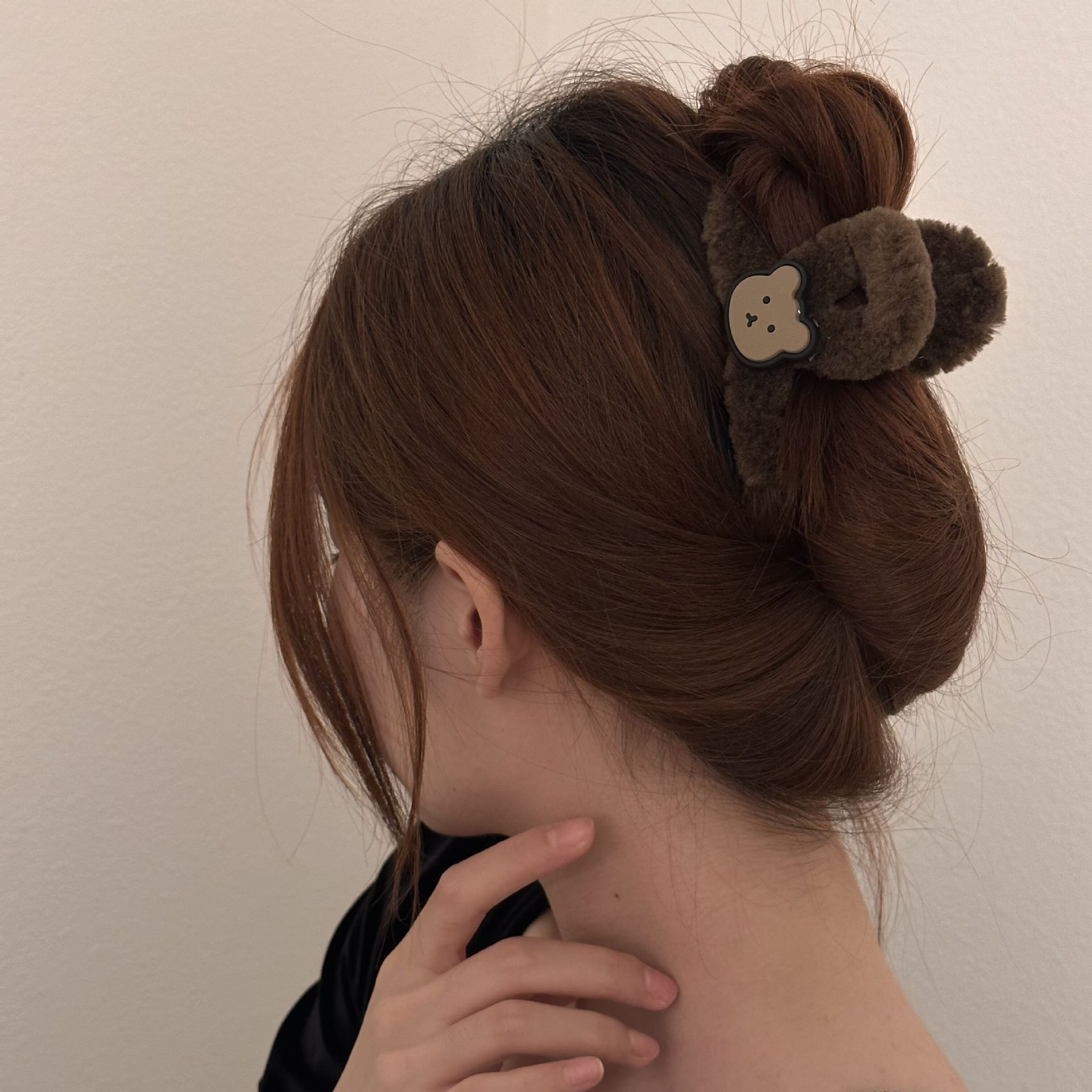 The new spring and summer hair clips feature a cute little bear hairstyle, a Japanese-style one-piece hairpin, and a gentle coffee-colored versatile half-clip hair accessory Specification drawing