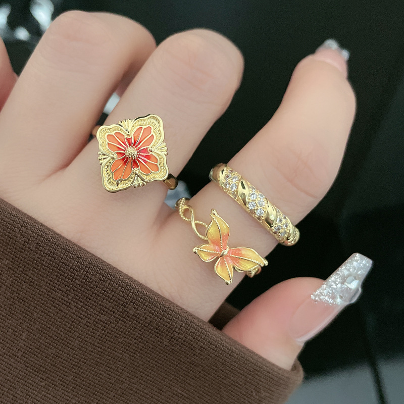 Retro court petal-shaped glazed open ring for women on Instagram, cold style butterfly index finger ring, elegant and individual ring trend Application Scenario