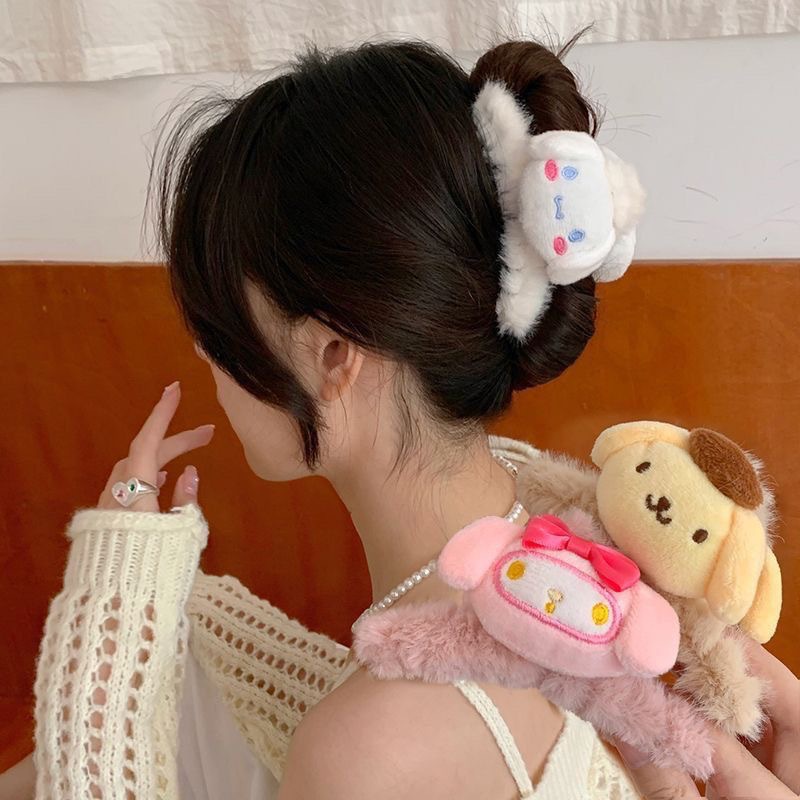 New autumn and winter plush hairpins for women, large cartoon shark clips, cute hairpins on the back of the head, and furry bear claw clips details Picture