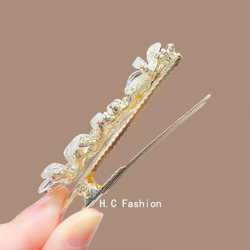 French gentle and retro pink crystal flower duckbill clip, a niche design with a high-end and elegant side clipped hair clip Application Scenario