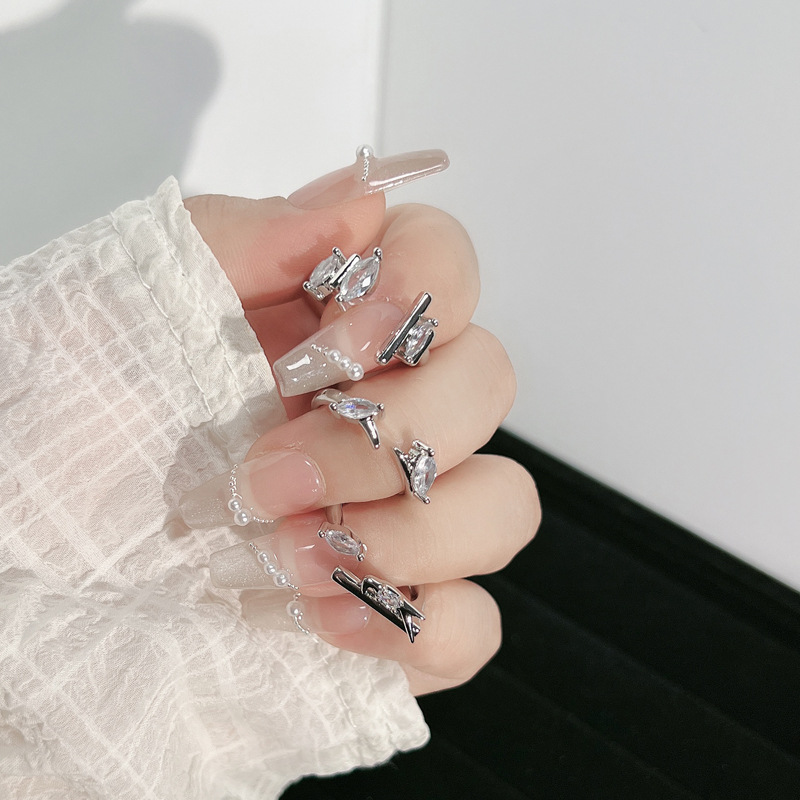 A simple and cold style zircon light luxury open ring for women's ins, with a sense of sophistication and elegance, and a fashionable index finger ring details Picture