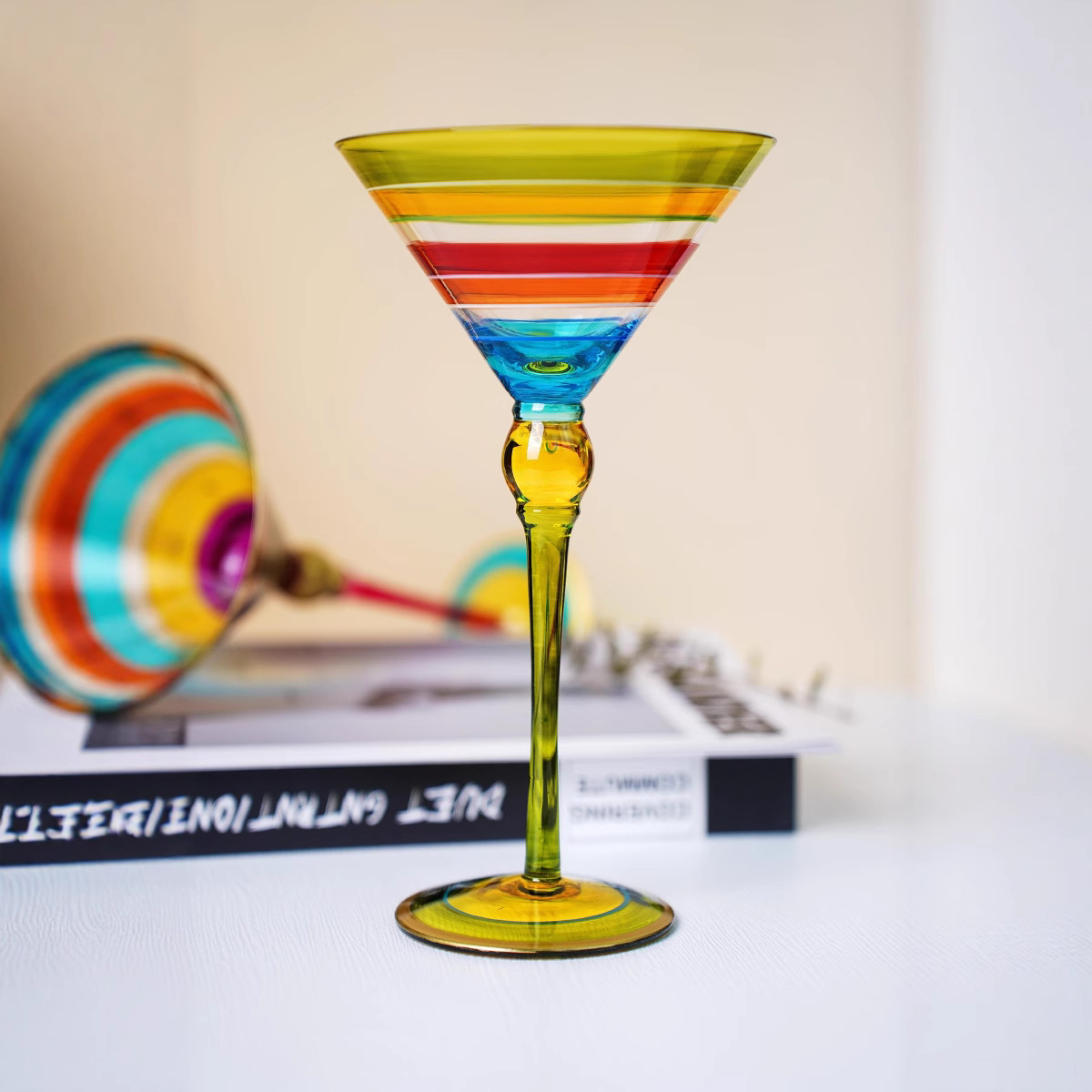 Hand-painted creative Martini wine glasses, vintage cocktail glasses, sweet wine glasses, highball glasses, champagne glasses, red wine glasses and beer glasses Specification drawing