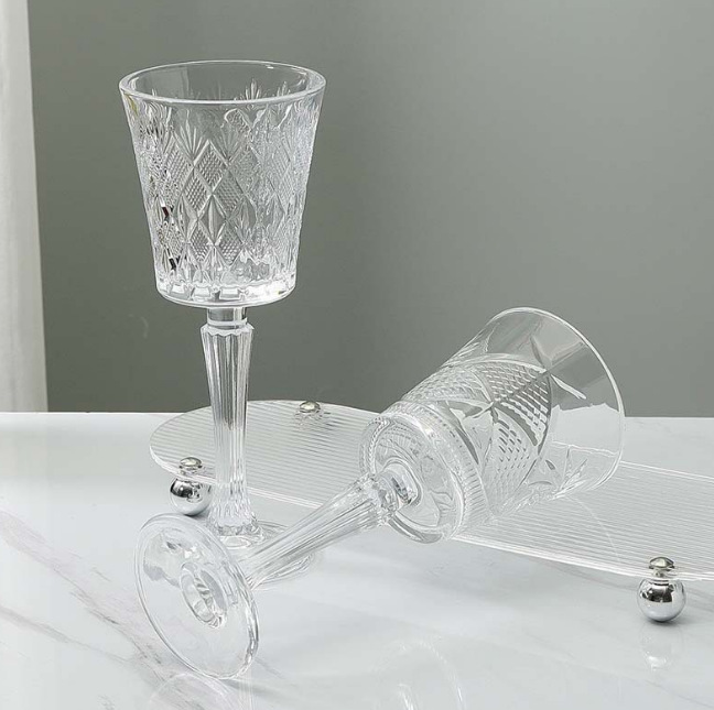 European diamond-shaped tall juice glass, retro embossed dessert glass, vertical striped champagne glass, French red wine glass details Picture