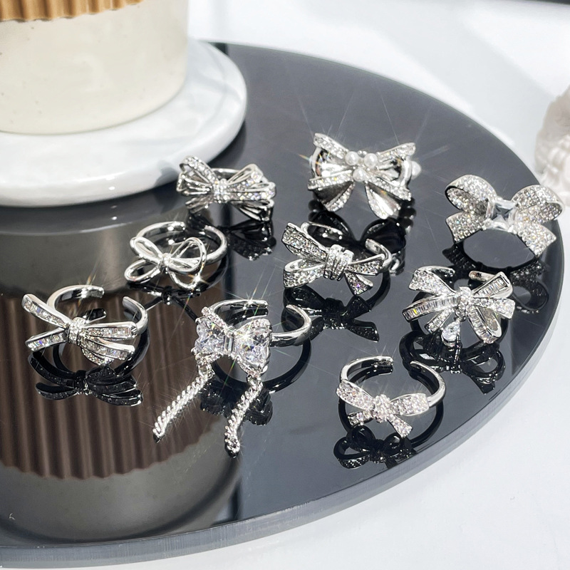 A light luxury and high-end bow, full diamond zircon open ring, sweet, cool, exquisite and fashionable ring, autumn and winter accessory Application Scenario