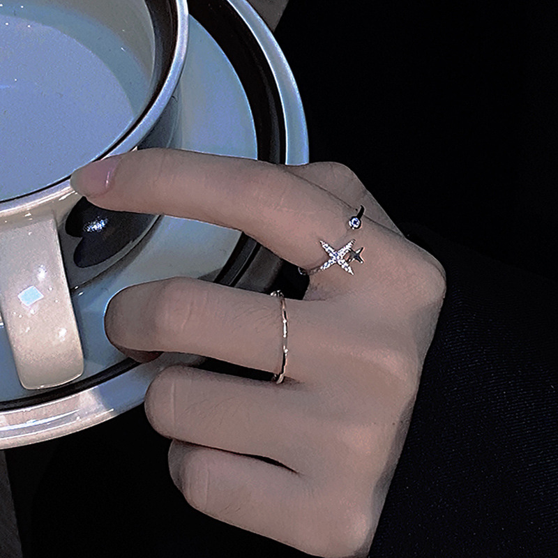 A new trendy, exquisite and versatile index finger ring for women with a unique starlight opening, featuring an ins design sense and a high-end ring Specification drawing