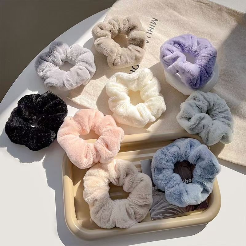 Super large dry hair towel ring, new autumn and winter water-absorbing plush large intestine ring, rabbit fur imitation without damaging hair, fluffy hair ring headband Application Scenario
