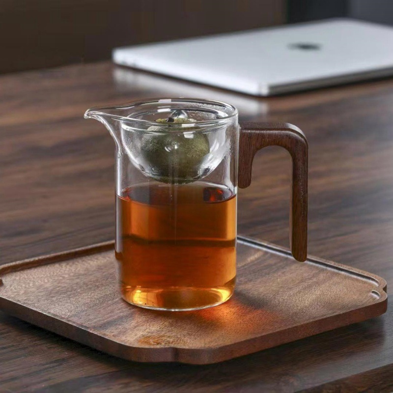 New high borosilicate glass Gongfu wooden handle tea dispenser, small green tangerine tea brewing transparent glass tea sea fair cup full figure
