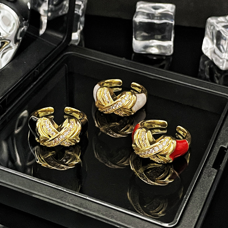 The new sweet and cool Love Cross opening ring exudes a high-end feminine charm. It is a delicate zircon drip glaze French retro luxury ring Specification drawing