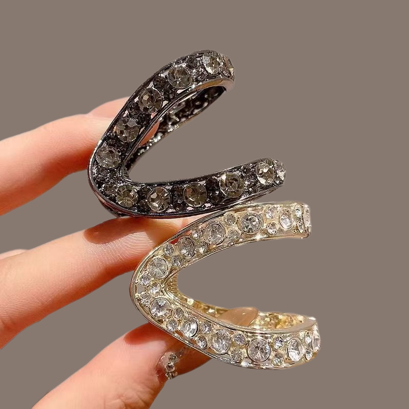 V-shaped high ponytail clip, a popular online hit with a high-end rhinestone semi-tied hair clip, is a feminine updo accessory for the back of the head details Picture