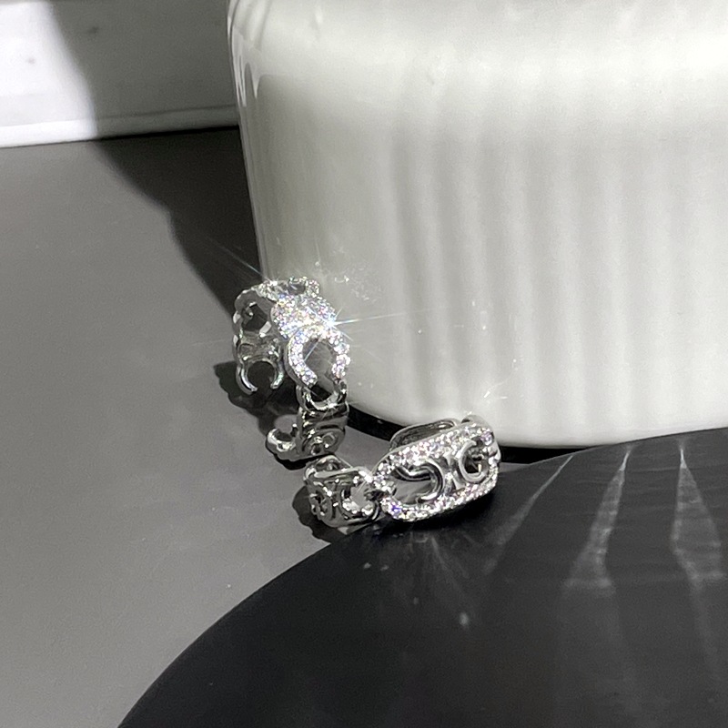 A full-diamond Arc de Triomphe ring with a cold European and American style, a niche design for women, fashionable, light luxury, and a sense of high-end individuality. It's a trendy opening ring details Picture