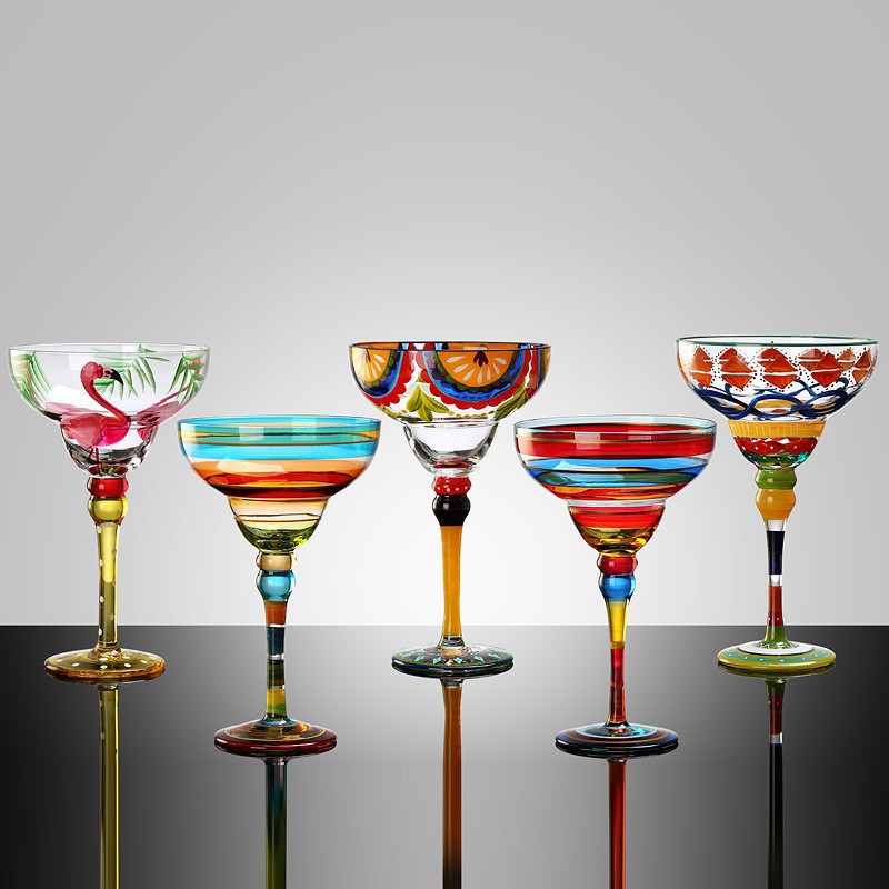 Hand-painted personalized and creative wine glasses, Marguerite cups, painted crystal glass cups, triangular cups, tall glasses, bars and home furnishings full figure