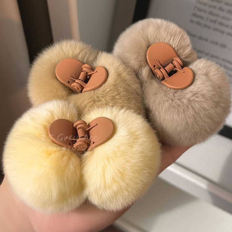 Cute furry hairpin, spring and summer style, high-end, medium-sized, semi-tied, small volume, furry shark clip hair accessory full figure
