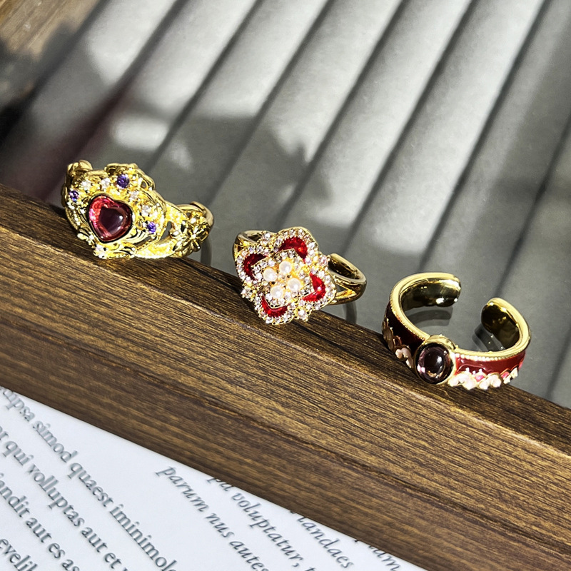 vintage light luxury texture ring, the same style as Xiaohongshu, women's four-leaf clover style, fashionable and niche ring trend Specification drawing