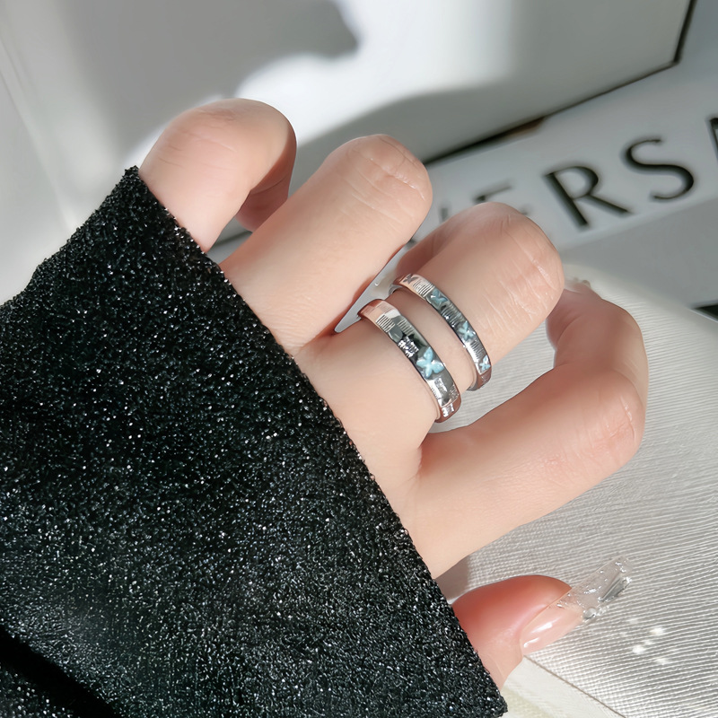 New simple checkered blue butterfly couple rings, high-end brushed style, fashionable and cold style index finger rings details Picture