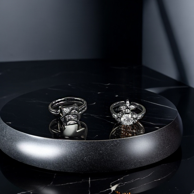 The ins sweet, cool and high-end full diamond Saturn open ring is a dark, layered and fashionable, trendy and unique food ring for women full figure