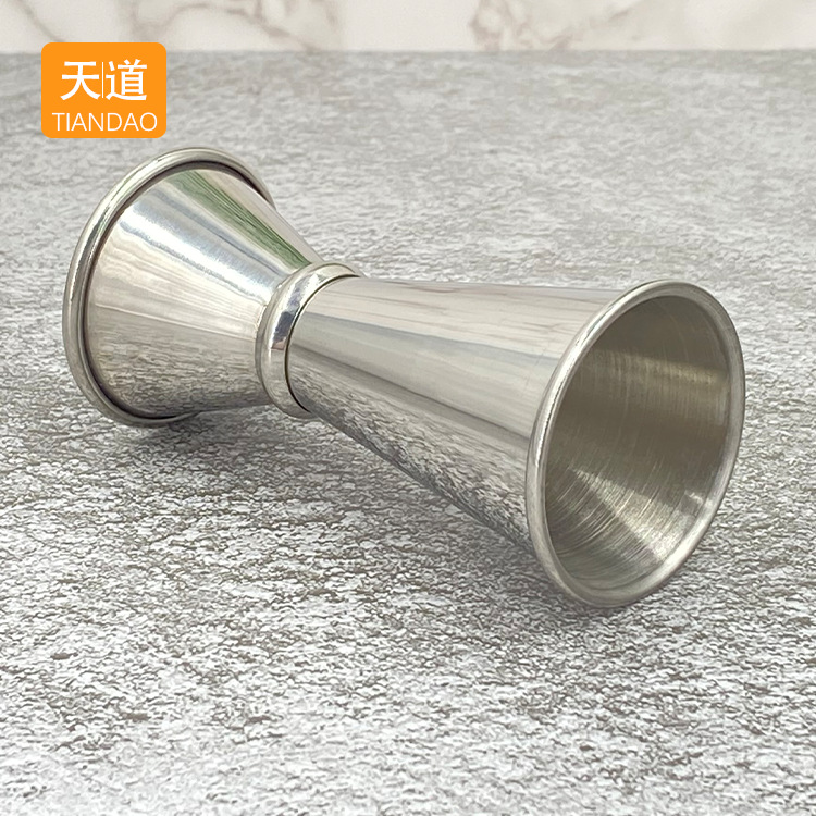 Cross-border stainless steel rolled edge double-headed measuring cup, cocktail measuring device, bar metal ounce cup, cocktail measuring cup Application Scenario