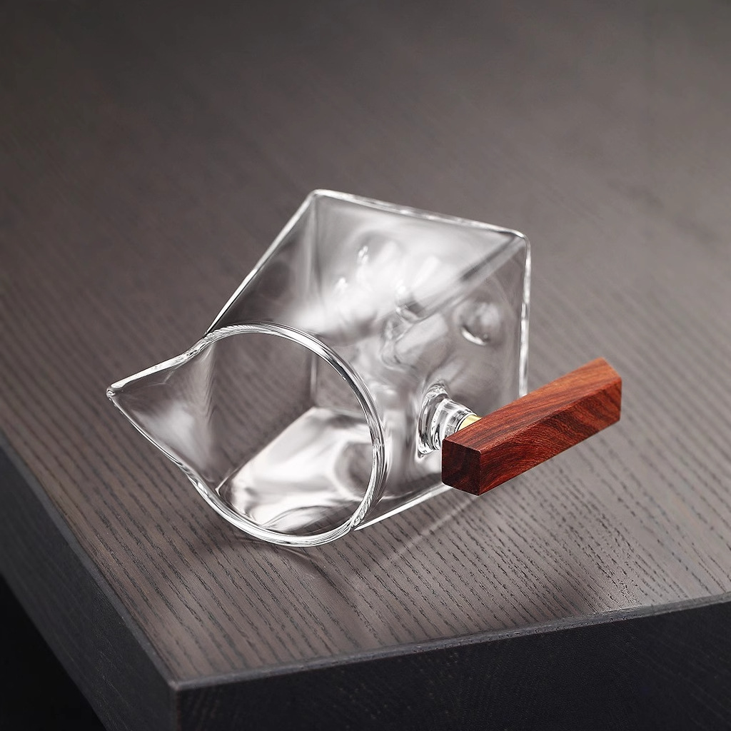 Household wooden handle glass viewing mountain tea strainer integrated public cup tea filter set, tea set accessories, tea distribution set, square fair cup Specification drawing