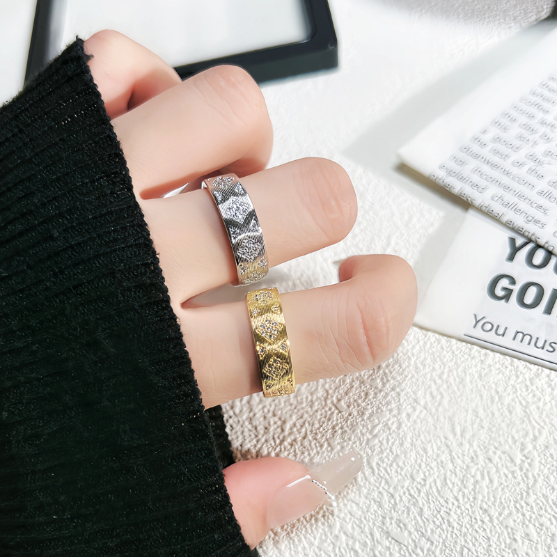 French light luxury old money style diamond-shaped rings for women, simple and niche design, retro brushed and diamond-encrusted couple rings trend Specification drawing