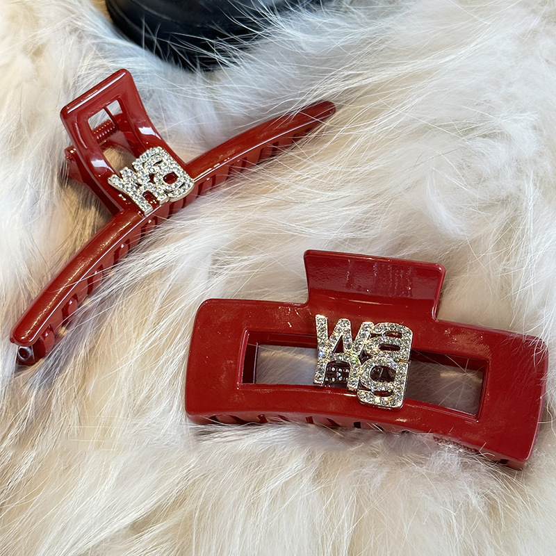 Red letter hair clips for women's spring and summer, a unique and exquisite hair accessory with a high-end feel, and a small Chanel shark clip details Picture
