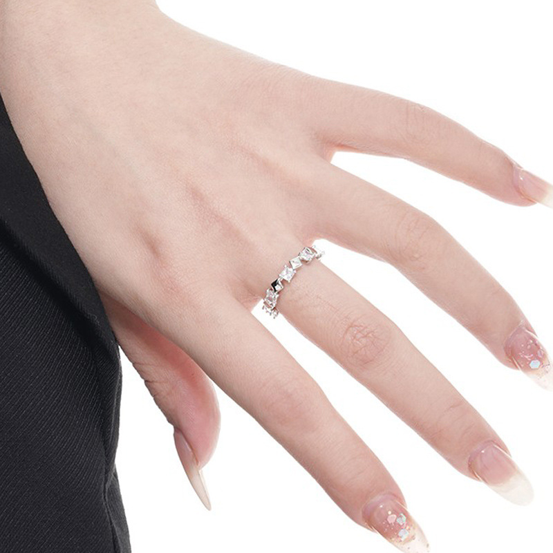 A minimalist and cold style open-top ring for women, featuring a layered zircon cube design with an exquisite and niche look, exudes a sense of sophistication details Picture