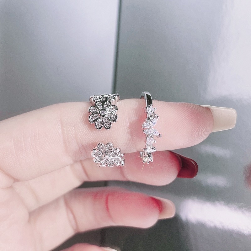 A high-end butterfly flower, full diamond zircon open ring, a female Daisy, gentle and elegant, light luxury and niche design ring details Picture