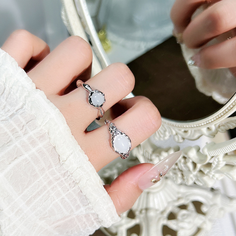 New Chinese-style simple and cold texture chalcedony cold style couple rings, unique and versatile, with a niche design sense full figure